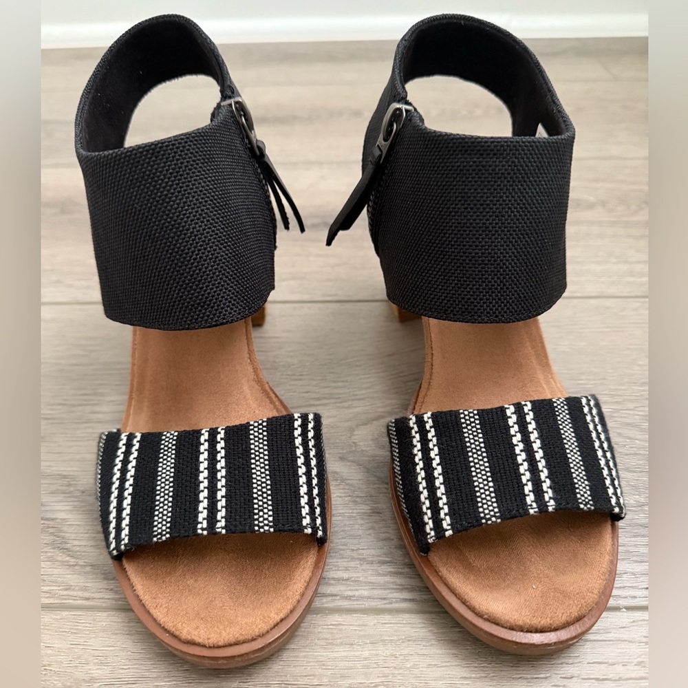 *Like New* Toms Majorca Cutout Natural Heeled Sandal